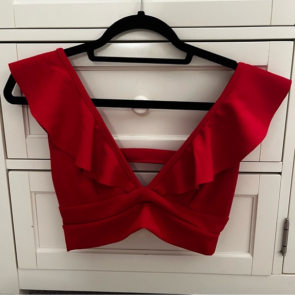 PrettyLittleThing Red Ruffle Crop Top - Picture 2 of 5